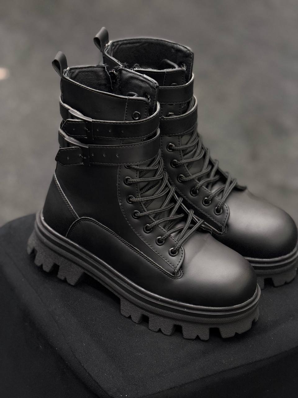 بوت مشکی سگکدار